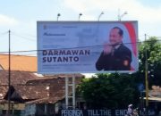 Baliho Besar Ucapan Terima Kasih Darmawan Sutanto Buat Masyarakat Ngawi Gempar