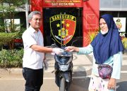 *Hati Riang Seorang Emak Saat Motornya yang Hilang Ditemukan dan Dikembalikan Polres Tanjungperak*