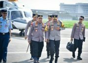 Kapolda Jabar Sambut Kedatangan Kapolri di Lanud Husein Sastranegara Bandung