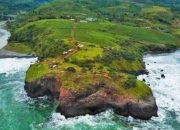 Pantai Puncak Guha Garut Selatan, Pesona Keindahan Pantai lndah Dari Atas Bukit