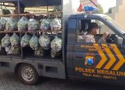 *Cara Unik Sampaikan Pesan Kamtibmas, Polisi di Jombang Sulap Mobil Patroli Jadi Gerobak Sayur Gratis*