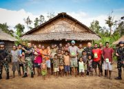 Satgas Yonif 125/SMB Bagikan Bibit Sayuran Untuk Tingkatkan Perekonomian Warga Kampung Upin Papua