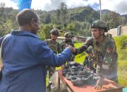 Prajurit Buaya Putih Berbagi Kasih di Pedalaman Papua