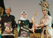 Bupati Blitar Membuka Festival Kresnayana XI