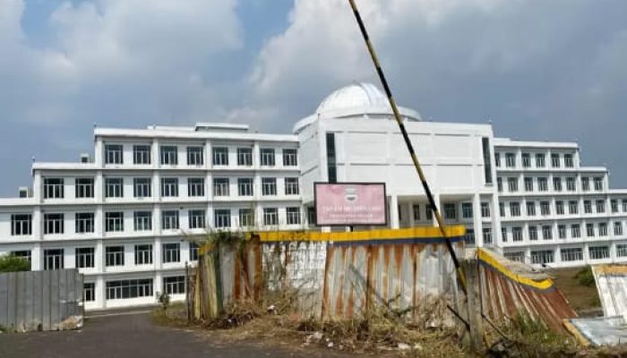 Potret Buruk Gedung DPRD Bandung Barat Yang Mangkrak Belum Layak Ditempati