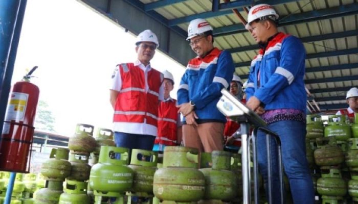 Bupati Bandung Bersama Disdagin Lakukan lnspeksi Terhadap Depo Pengisian Gas Elpiji 3 Kg