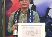Dadang Supriatna Raih Penghargaan Kategori Best Performing Goverment Pada Acara Award Magazine