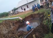 Pipa Pertamina Alami Kebocoran Akibatkan Sungai dan Saluran lrigasi di Desa Lombang, Indramayu Tercemar