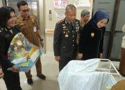 Kapolres Mojokerto Beri Kado untuk 3 Bayi Lahir di Hari Bhayangkara ke -78