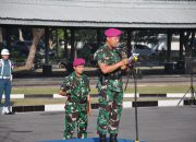 Danyon Zeni 2 Mar Pimpin Upacara Pengibaran Bendera di Karangpilang.