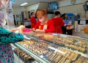 Harga Emas Turun Sedikit