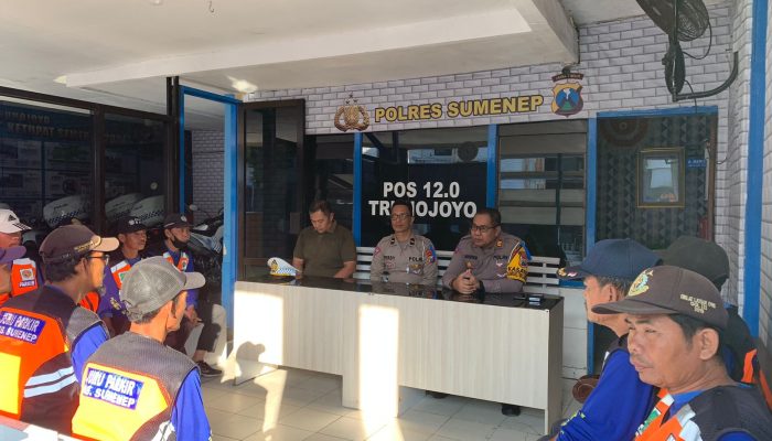 Kasat Lantas Polres Sumenep Berikan Tips Aman Menjadi Juru Parkir