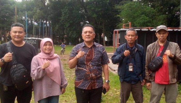 Anggota Komisi B DPRD Kota Bandung Bapak Folmer S.M. Silalahi Lakukan Kunjungan Ke Lapang Supratman Dan Bersilaturahmi Dengan Kepala Sekolah SMPN 14, Ibu Ani Susana, S.PD., M.PD.