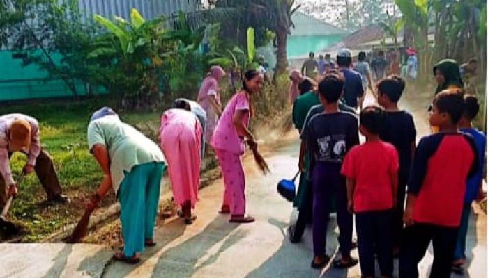 Jelang Hari Kemerdekaan RI, Warga Desa Hegarmanah Kabupaten Bekasi Ikuti ‘Giat Kampung Bersih’ Tingkat Kecamatan