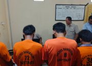 Polres Bangkalan Grebek Rumah Diduga Tempat Peredaran Sabu, Enam Orang Diamankan