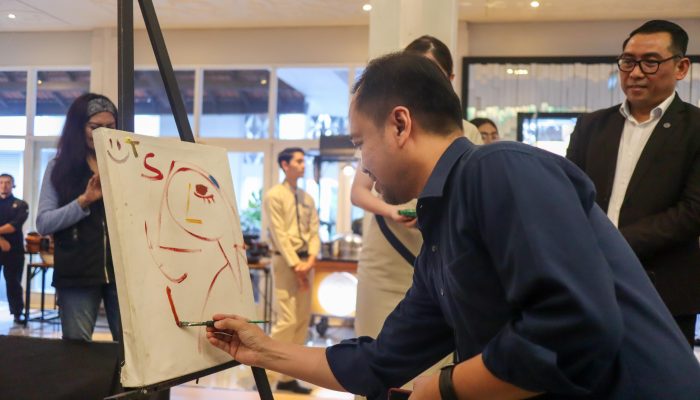 Kolaborasi dengan Pelukis Lokal, Sheraton Bandung Gelar Pameran Lukisan Kemerdekaan