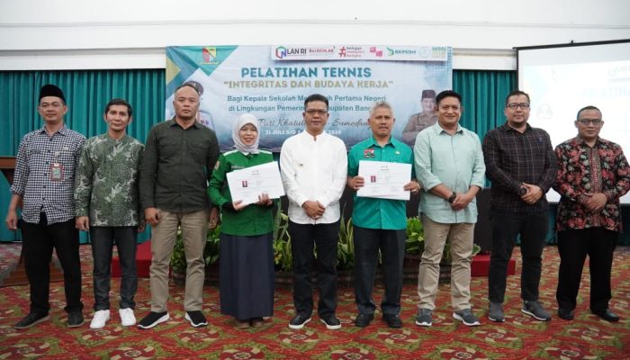 Bupati Bandung: Kepala Sekolah Memiliki Peranan Penting Menentukan Kualitas Pendidikan