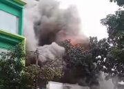 Si Jago Merah Menghanguskan Sebuah Toko di Jln Cibaduyut Bandung