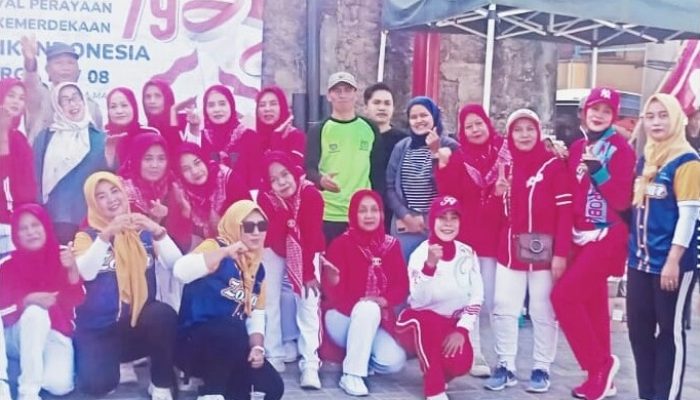 Festival Perayaan HUT-RI Ke-79, Warga Cipamokolan Bandung Gelar Lomba Senam Ibu-Ibu