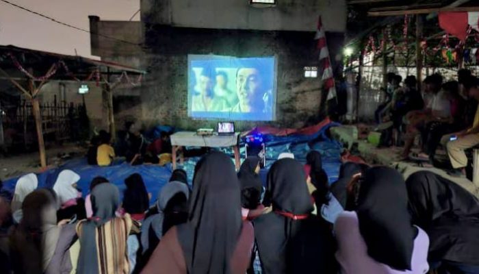 Cara Unik Warga Kampung Babakan Kabupaten Bandung Peringati HUT RI Dengan Nobar Film Bergenre Kepahlawanan
