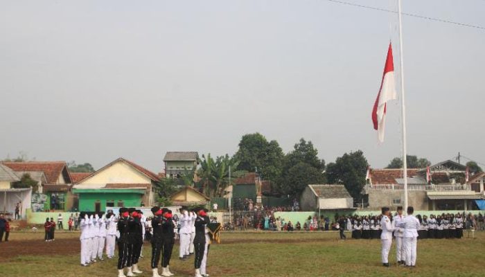 Putra Putri Paskibra SMA Pasundan Banjaran Didaulat Menjadi Petugas Pengibar Bendera di Lapang Bunut