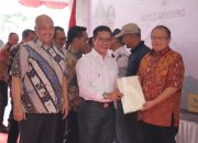 Bupati Dadang Supriatna Serahkan Langsung Sertifikat Program PTSL Tahun 2024