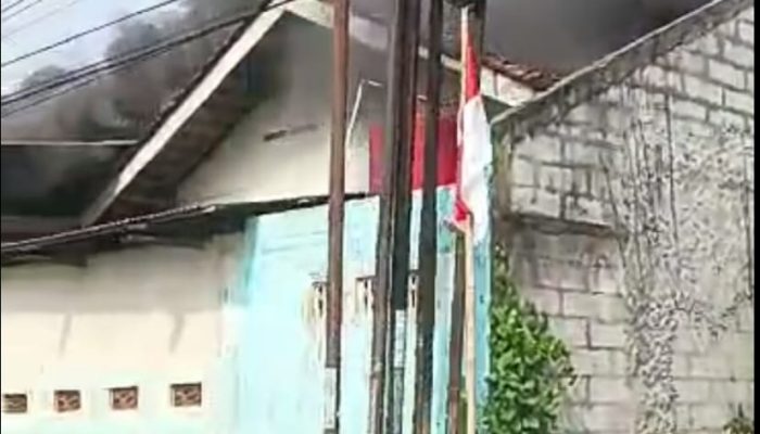 Si Jago Merah Lalap Gudang di Kp. Kedung Kole Kedung Waringin Bekasi