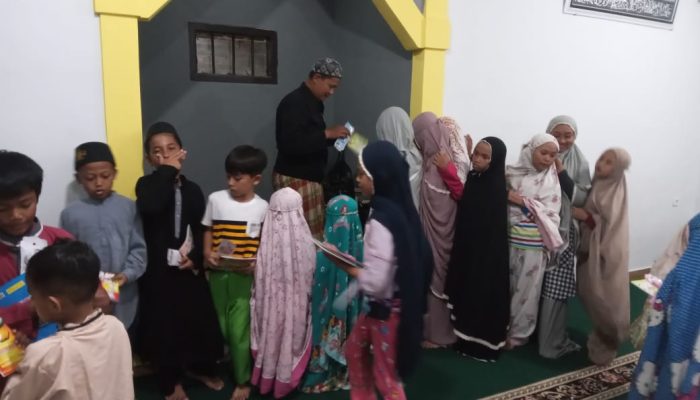 Kemerosotan Moral Generasi Muda, Membuat Sebagian Warga Tergerak Mengabdikan Dirinya Menjadi Guru Mengaji