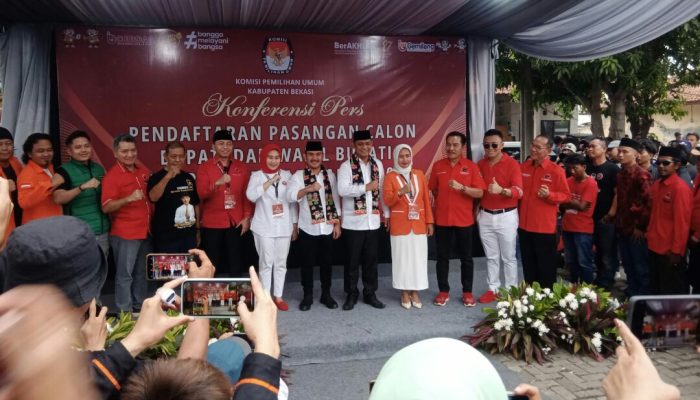 Paslon Ketiga Cabup Dan Cawabup Mendaftar Ke Kantor KPUD Kabupaten Bekasi