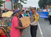 Peringati Hari Lalu Lintas Bhayangkara, Polres Kota Blitar Berbagi Bantuan Sosial