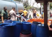 Sinergitas TNI Polri di Bojonegoro Beri Bantuan Air Bersih untuk Warga Ngasem