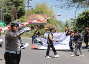 Polisi Bersama PT KAI Daop 9 Jember Gencar Sosialisasikan Keselamatan di Perlintasan Sebidang
