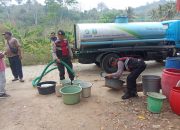 Polres Jember Kembali Salurkan Bantuan Air Bersih ke Desa Andongrejo