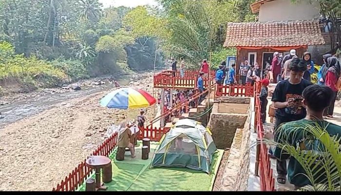 Kades Cimanggu Sulap Lahan Penuh Sampah Menjadi Tempat Wisata