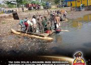 Kolaborasi TNI dan Polri Bersihkan Sampah di Taman Air Sektor 6 Citarum Harum Baleendah