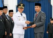 Pj Gubernur Jabar Bey Machmudin Lantik A.Koswara Sebagai Penjabat Walikota Bandung Gantikan Bambang Tirtoyuliono.