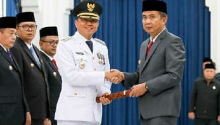 Pj Gubernur Jabar Bey Machmudin Lantik A.Koswara Sebagai Penjabat Walikota Bandung Gantikan Bambang Tirtoyuliono.