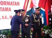 Pemberian Tanda Kehormatan Bintang Bhayangkara Utama (BBU) Wujud Komitmen Kokohnya Sinergisitas TNI-Polri Selama Ini