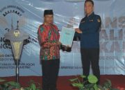 Bapak MH Said Abdullah Dapat Penghargaan Dari AJS Sebagai Tokoh Peduli Pendidikan Sumenep