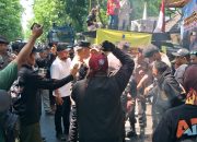 Gelar Aksi di PN Surabaya, AMI Minta Ketua PN Mundur Dari Jabatan