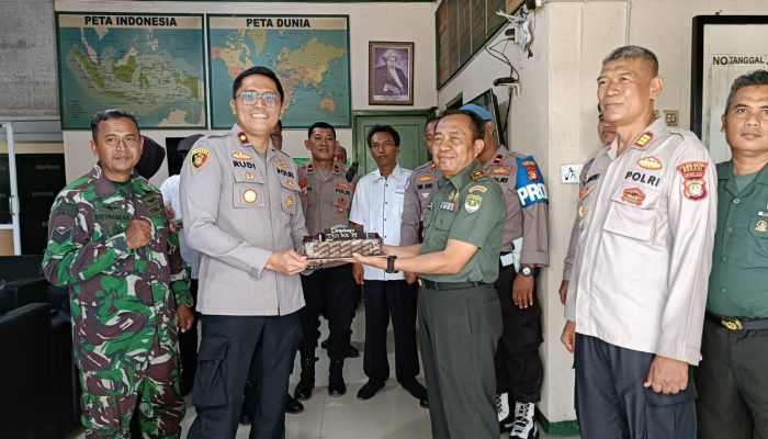 Polsek Cikarang Selatan Ucapkan Selamat Kepada Koramil 08/Lemah Abang di Hut TNI Ke-79.