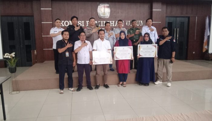 KPUD Kabupaten Bekasi Berikan Santunan Kematian Dan Kecelakaan Kepada Ahli Waris Badan ADHOC Pilkada