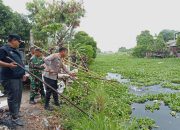 2000 Warga Tarumajaya Bersihkan Sampah Pasar dan Eceng Gondok Kali Blancong