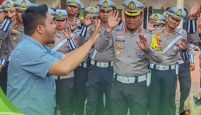 Satlantas Polresta Bandung Dibekali Berkomunikasi Menggunakan Bahasa Isyarat Bersama Gerakan Untuk Kesejahteraan Tunarungu Indonesia