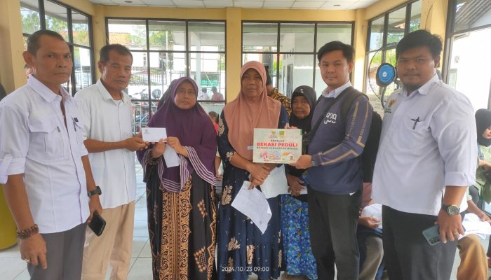 BAZNAS Dan BPBD Kab. Bekasi Bantu Warga Desa Hegarmanah Dampak Angin Puting Beliung