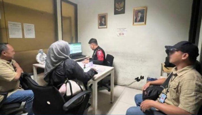 Imigrasi Kelas I Bandung Deportasi WNA Asal Philipina, Ketahuan Lakukan ” Overstay”
