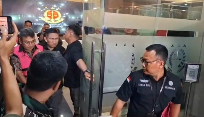 Ditetapkan Tersangka Kasus Import Gula, Kejagung Langsung Tahan Tom Lembong