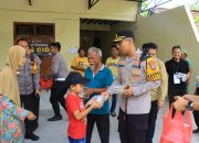 Cooling System Pungut Suara, Polres Ngawi Berbagi Makanan Sehat Gratis untuk Warga di TPS
