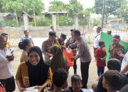 Polda Jatim Berbagi Makan Siang Gratis, Apresiasi Warga Situbondo yang Sudah Nyoblos di TPS
