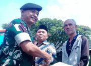 Mayjend TNI Eko Susetyo Bersama Disduk Capil Kota Bandung Bagikan Akta Kelahiran Secara Gratis Kepada Masyarakat.
